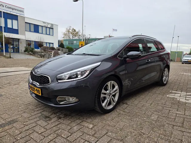 Kia cee'd Sportswagon 1.6 GDI Plus Pack 2013 Benzine 3