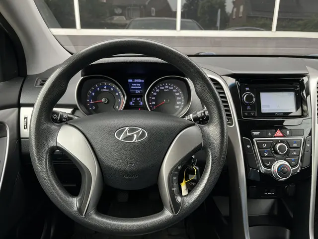 Hyundai i30 1.4i i-Drive Cool, Navi, Airco 2012 Benzine 4