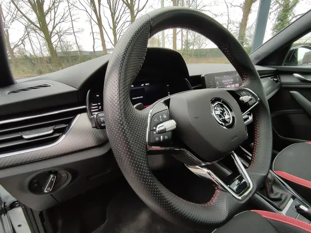 Škoda Kamiq 1.0 TSI DSG Monte Carlo 2022 Benzine 11