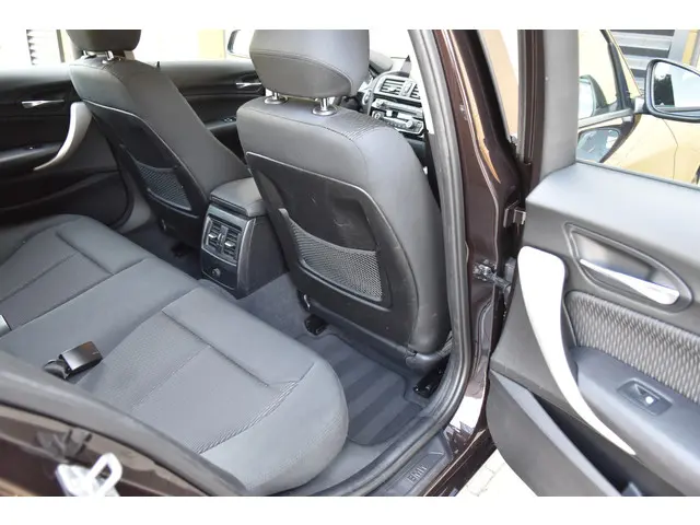 BMW 1 Serie 118i Essential 2015 Benzine 22