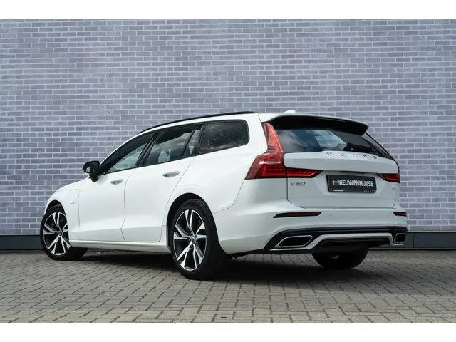 Volvo V60 T6 Recharge AWD R-Design 2020 Hybride Benzine 2