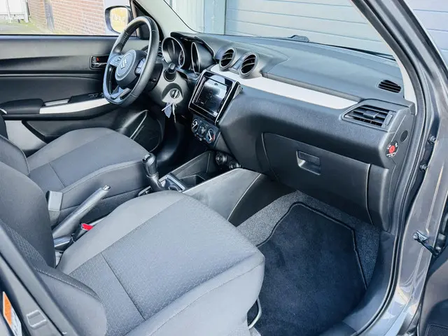 Suzuki Swift 1.2 SELECT 2019 Benzine 9