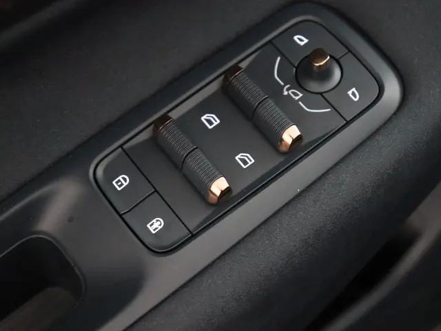 Lynk & Co 08 1.5 More 2025 Hybride Benzine 21