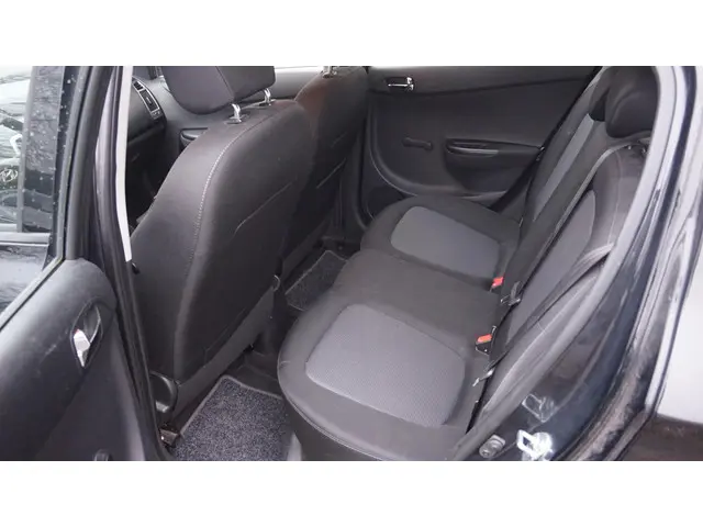 Hyundai i20 1.2i i-Motion Airco 2012 Benzine 11