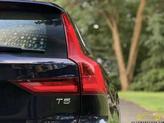 Volvo V90 2.0 T5 Momentum / Orig. NL / NAP 2017 Benzine 68
