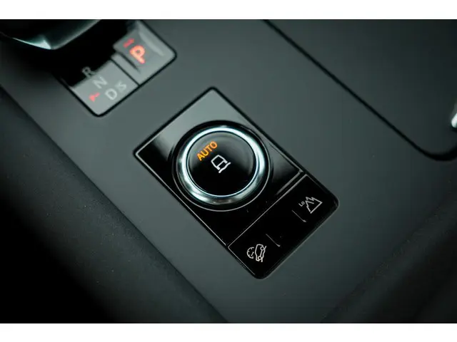 Land Rover Discovery 3.0 D250 R-Dynamic SE 2024 Diesel 39