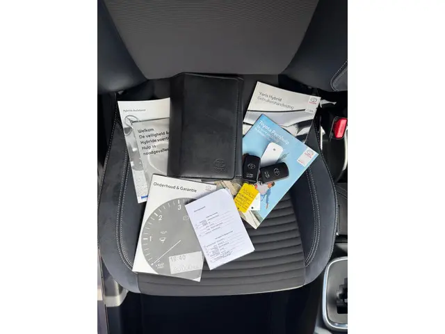 Toyota Yaris 1.5 Hybrid Dynamic 2015 Hybride Benzine 34