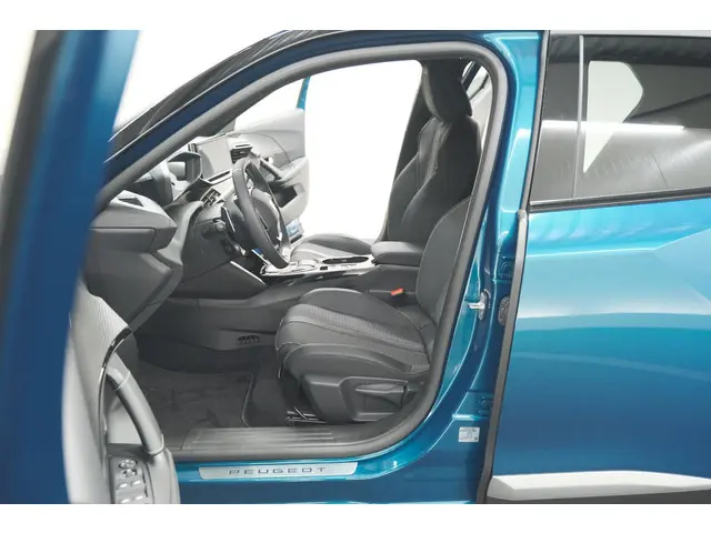 Peugeot 2008 Hybrid 145 e-DCS6 GT 2025 Hybride Benzine 26