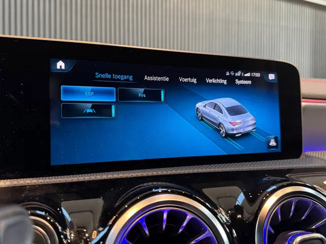 Mercedes-Benz CLA 180 AMG Camera Sfeer 2020 Benzine 37