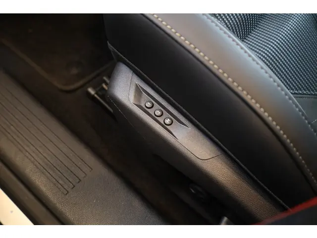 DS DS 4 e-Tense 225 'Etoile' 2024 Hybride Benzine 41