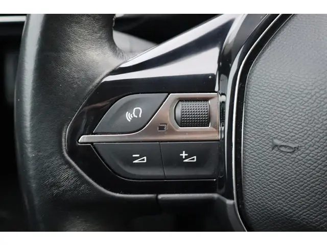 Peugeot 3008 1.2 PureTech Allure 2019 Benzine 23