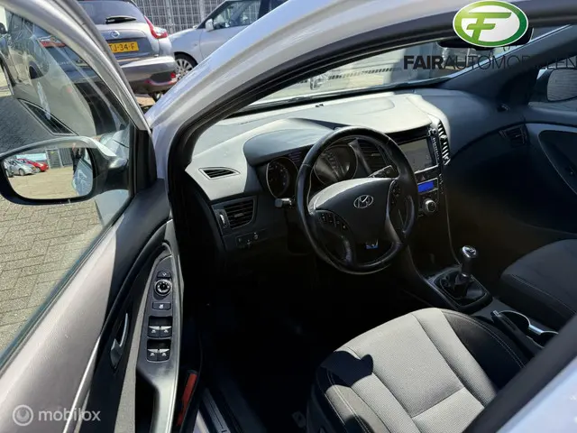 Hyundai i30 1.6 GDi GO! 2016 2017 Benzine 13