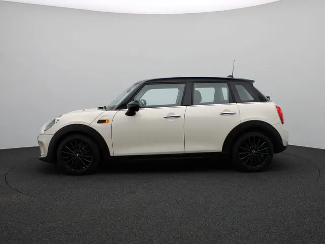 MINI 5-Deurs Cooper 2017 Benzine 4
