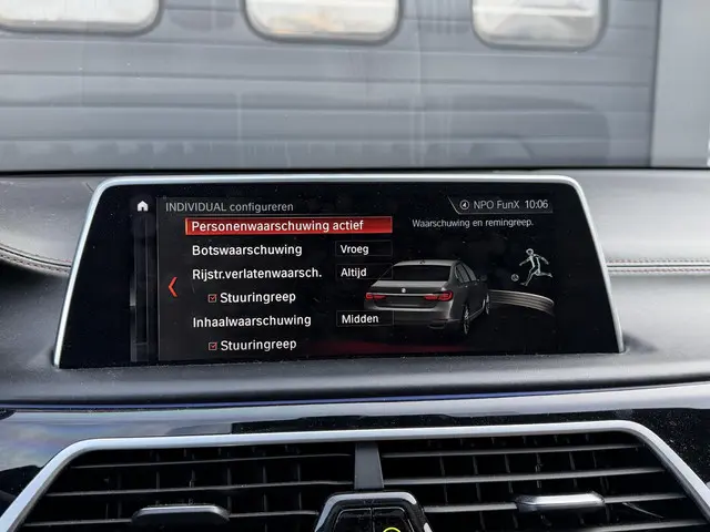 BMW 7 Serie 750i xDrive High Executive 2018 Benzine 26