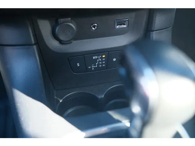 Citroën C3 PT 110 Shine Automaat-6 2017 Benzine 23