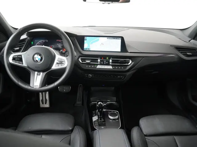 BMW 1 Serie 118i 2024 Benzine 5