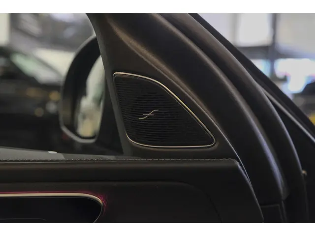 Mercedes-Benz C-Klasse C300 AMG 258pk 2021 Benzine 30