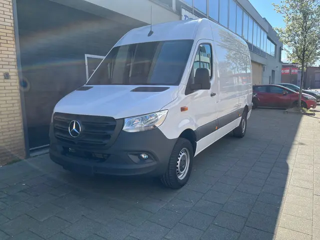 Mercedes-Benz Sprinter 2
