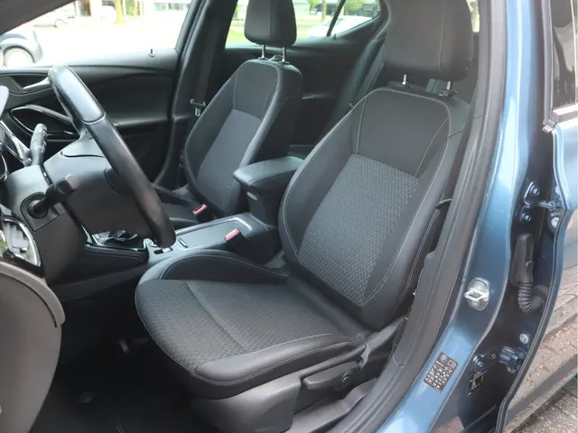 Opel Astra 1.4 150 PK Innovation 2017 Benzine 24