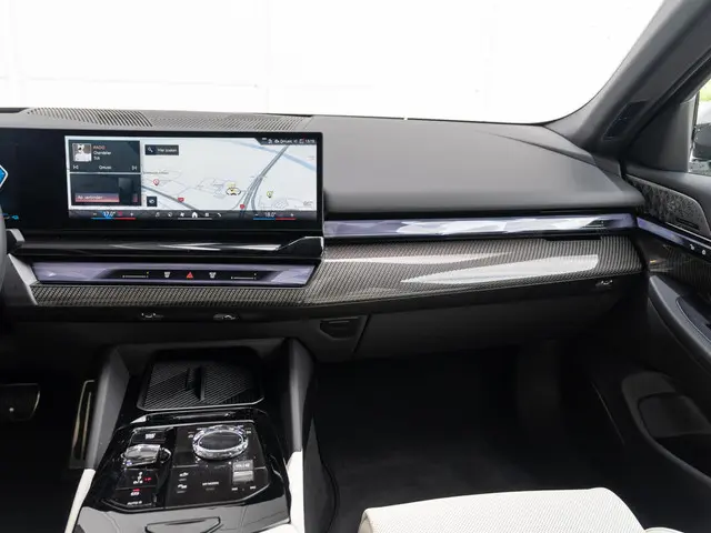 BMW 5 Serie Sedan 550e xDrive 2025 Hybride Benzine 9