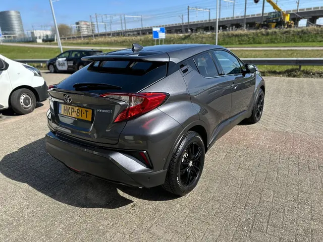 Toyota C-HR 1.8 Hybrid Active 2018 Hybride Benzine 3