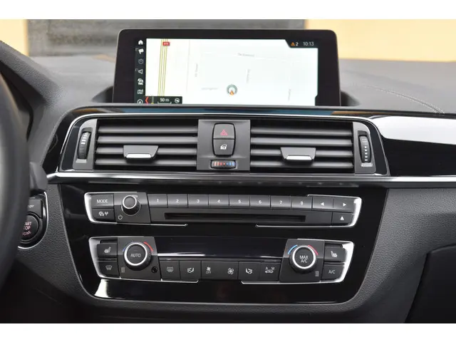 BMW 1 Serie 120i High Executive 2018 Benzine 26