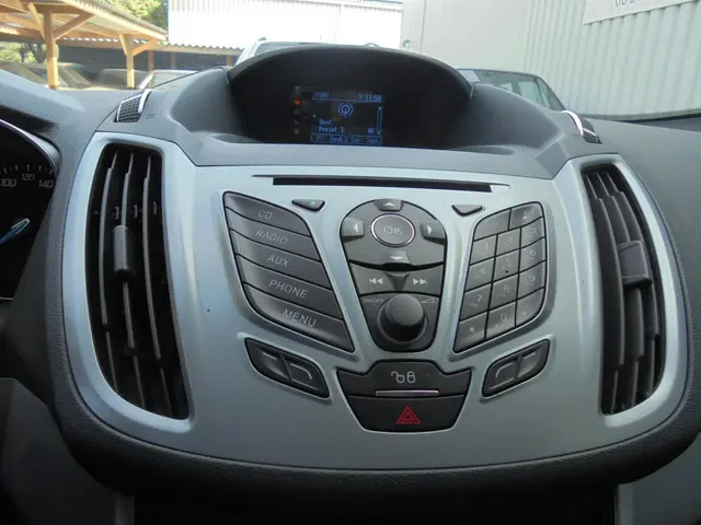 Ford C-MAX 1.0 Titanium APK TREKHAAK 2013 Benzine 26