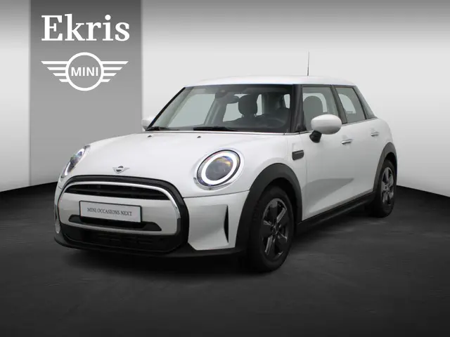 MINI 5-Deurs Cooper 2024 Benzine
