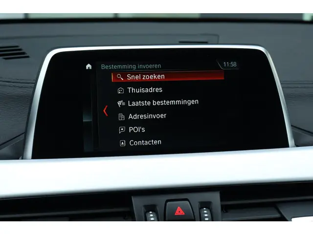 BMW X2 sDrive20i Executive 2018 Benzine 25