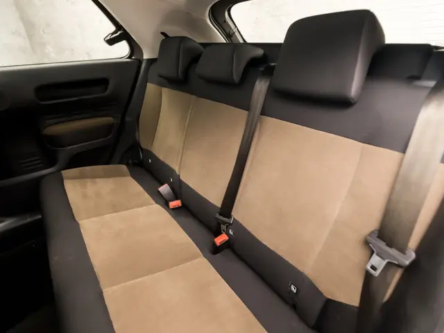 Citroën C4 Cactus 1.2 PureTech Black Pack 2016 Benzine 14