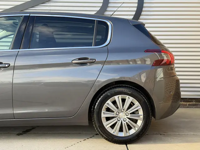 Peugeot 308 1.2 PureTech Allure 2019 Benzine 24