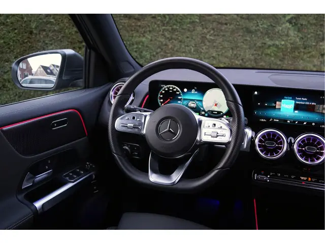 Mercedes-Benz EQB EQB 300 4MATIC 2022 Elektrisch 44