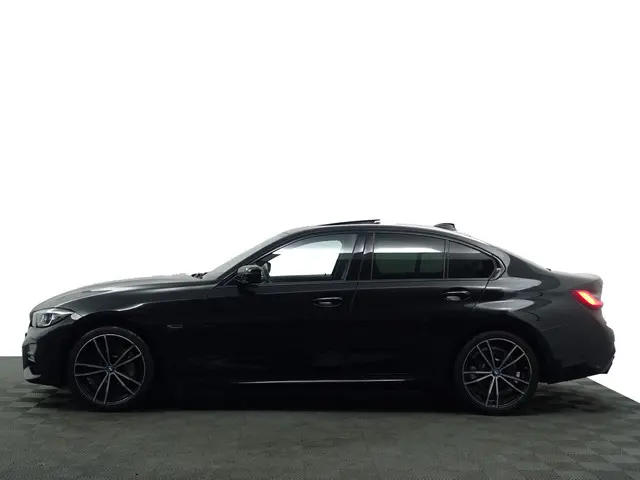 BMW 3 Serie 330e M Sport- 2022 Hybride Benzine 36