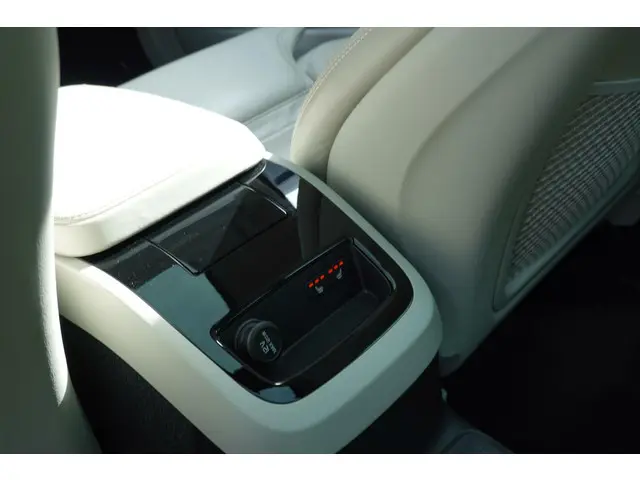 Volvo V90 2.0 T8 AWD Inscription 2018 Hybride Benzine 32