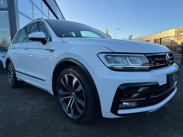 Volkswagen Tiguan 2.0 TSI 4Motion 2X R-line 2017 Benzine 8
