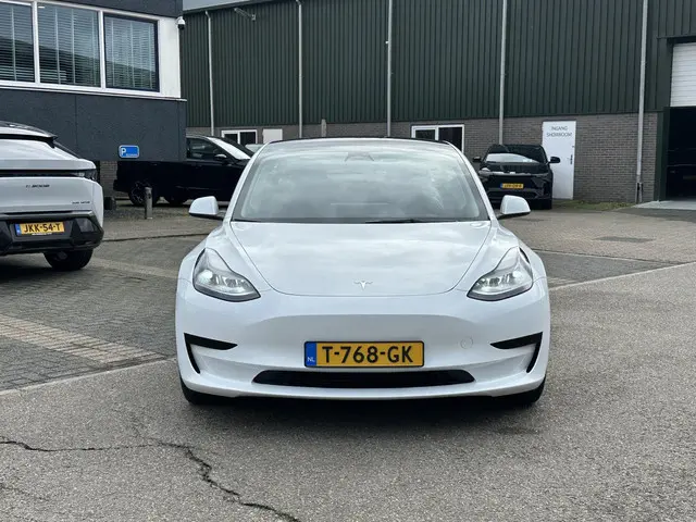 Tesla Model 3 Standard RWD Plus 60 kWh 2023 Elektrisch 2