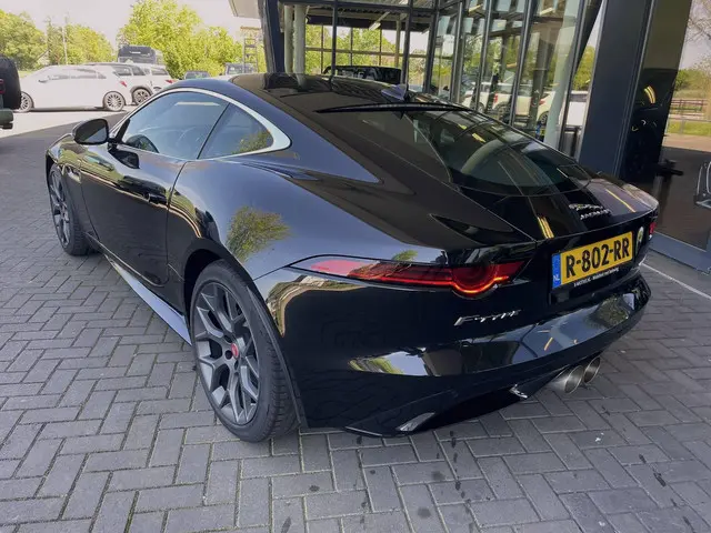 Jaguar F-Type P300 RWD 2019 Benzine 14
