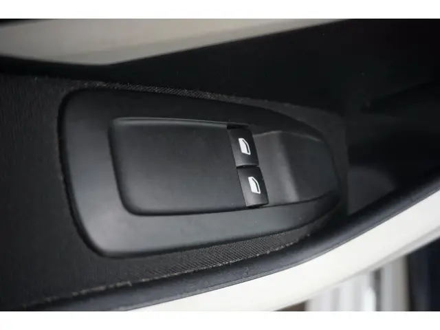 Peugeot 208 1.0 VTi LIKE 2014 Benzine 8