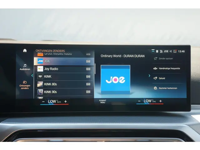 BMW 3 Serie Touring 320i 2024 Benzine 23