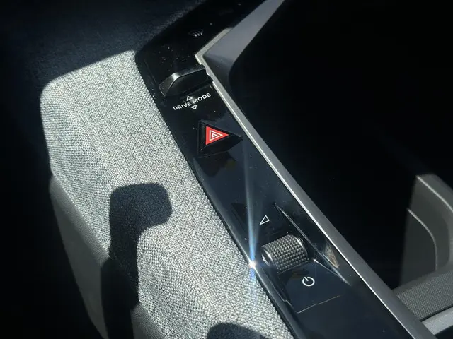 Peugeot 5008 1.2 Hybrid 145 Allure 2025 Hybride Benzine 24