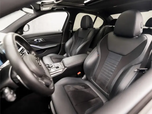 BMW 3 Serie 330i High Executive M Sport 2019 Benzine 16