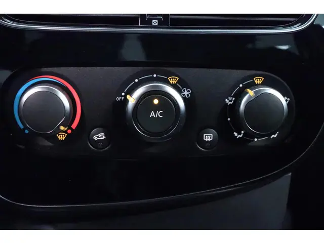 Renault Clio Estate 0.9 TCe Limited 2020 Benzine 18