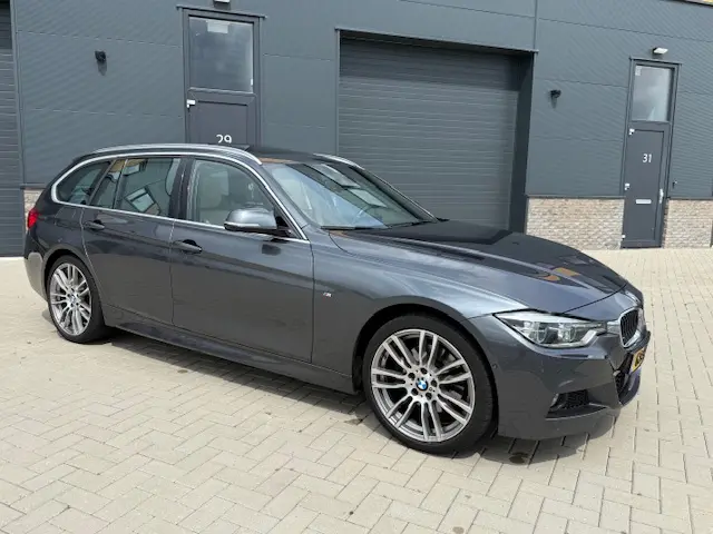 BMW 3 Serie Touring 330i xDrive M Sport 2015 Benzine