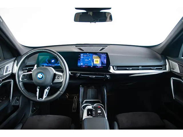 BMW iX1 xDrive30 Launch Edition 67 kWh 2023 Elektrisch 3