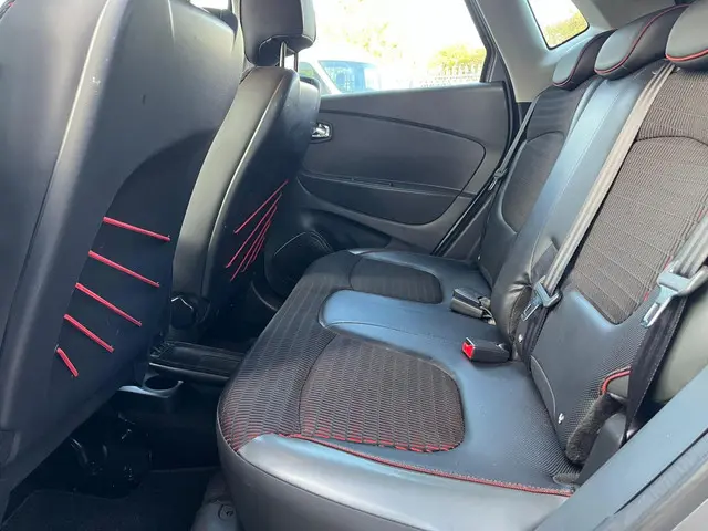 Renault Captur 1.2 TCe Helly Hansen 2015 Benzine 28