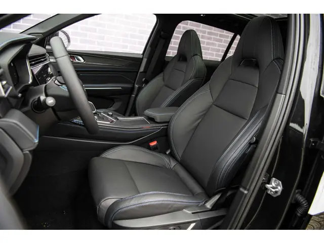 Lynk & Co 01 1.5 2025 Hybride Benzine 4