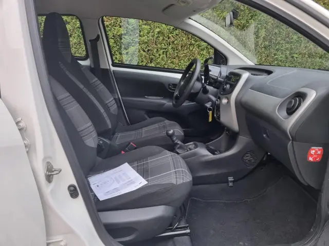 Peugeot 108 1.0 e-VTi Blue Lion 2017 Benzine 12