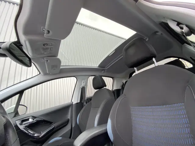 Peugeot 208 1.2 VTi Allure 2013 Benzine 19