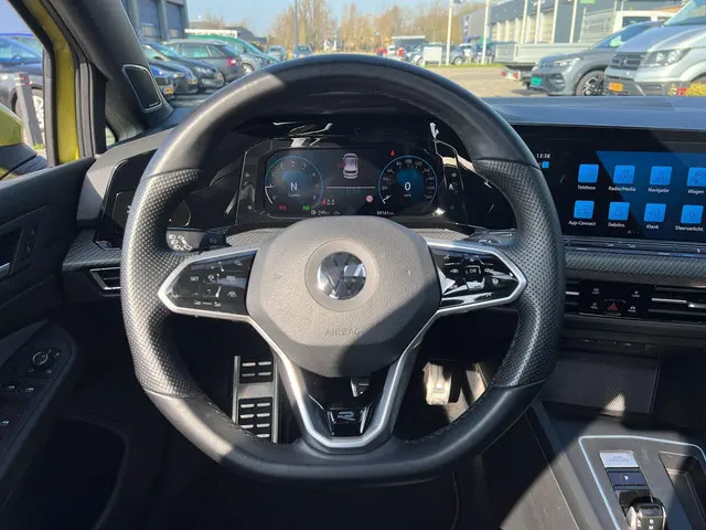 Volkswagen Golf 1.5 TSI eHybrid R-Line 2022 Benzine 22