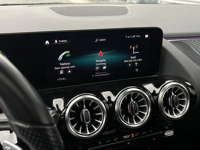 Mercedes-Benz GLA AMG 35 4MATIC 2021 Benzine 24